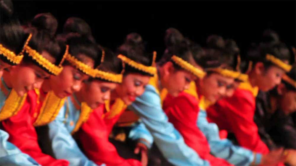 See cultural performances from different parts of Indonesia