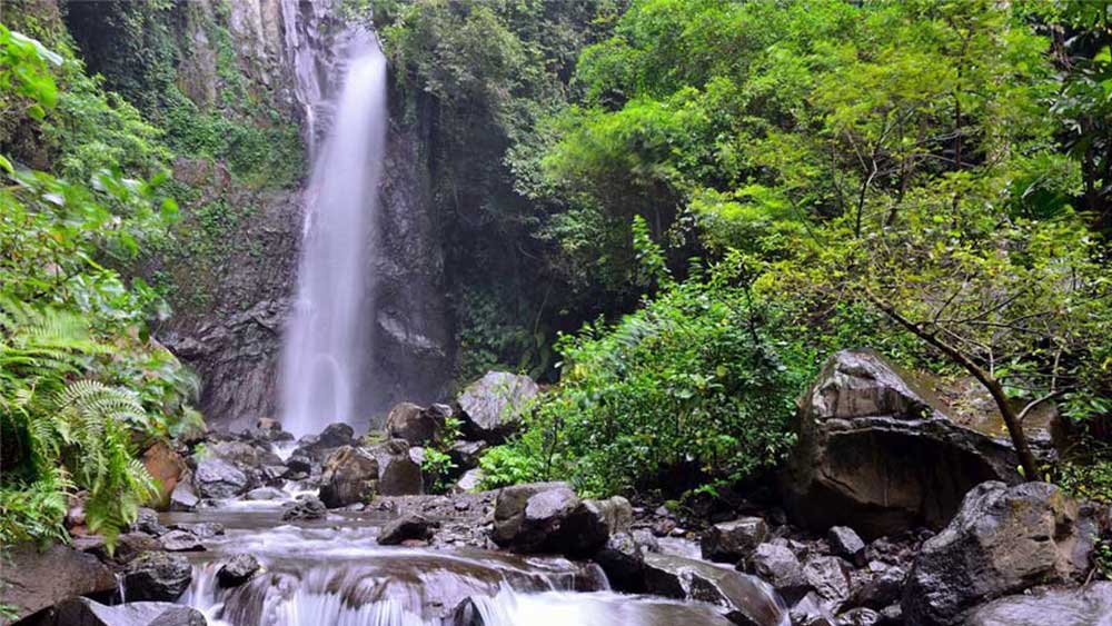 See waterfall at Gitgit